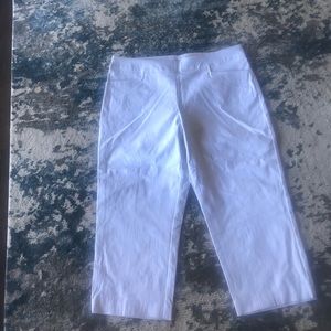 NWT ladies mid-rise, fitted, stretch capri 12-14